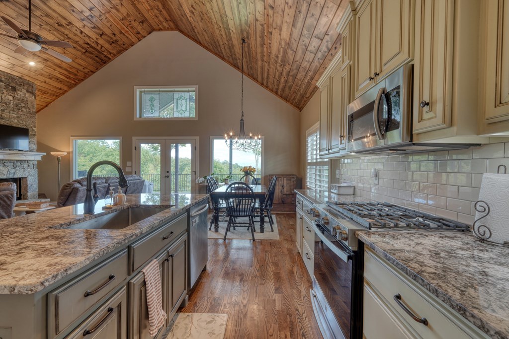 419485 Young Harris Residential