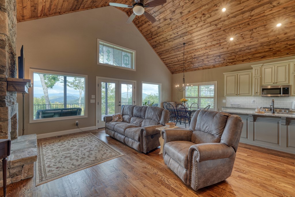 419485 Young Harris Residential