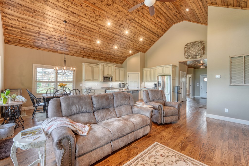 419485 Young Harris Residential