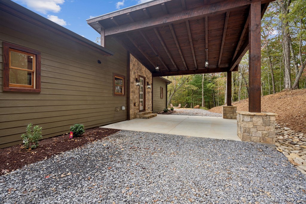 419526 Mineral Bluff Residential