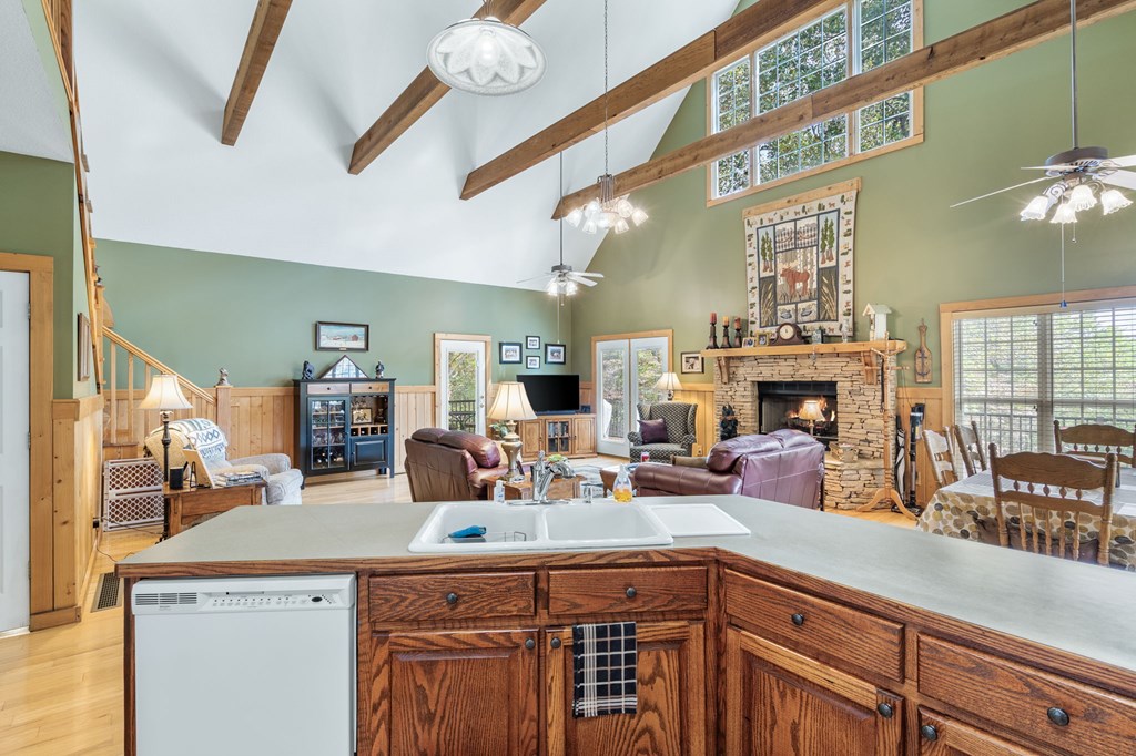 419556 Young Harris Residential