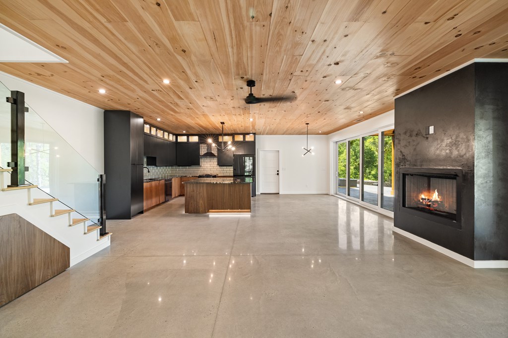 419585 Mineral Bluff Residential