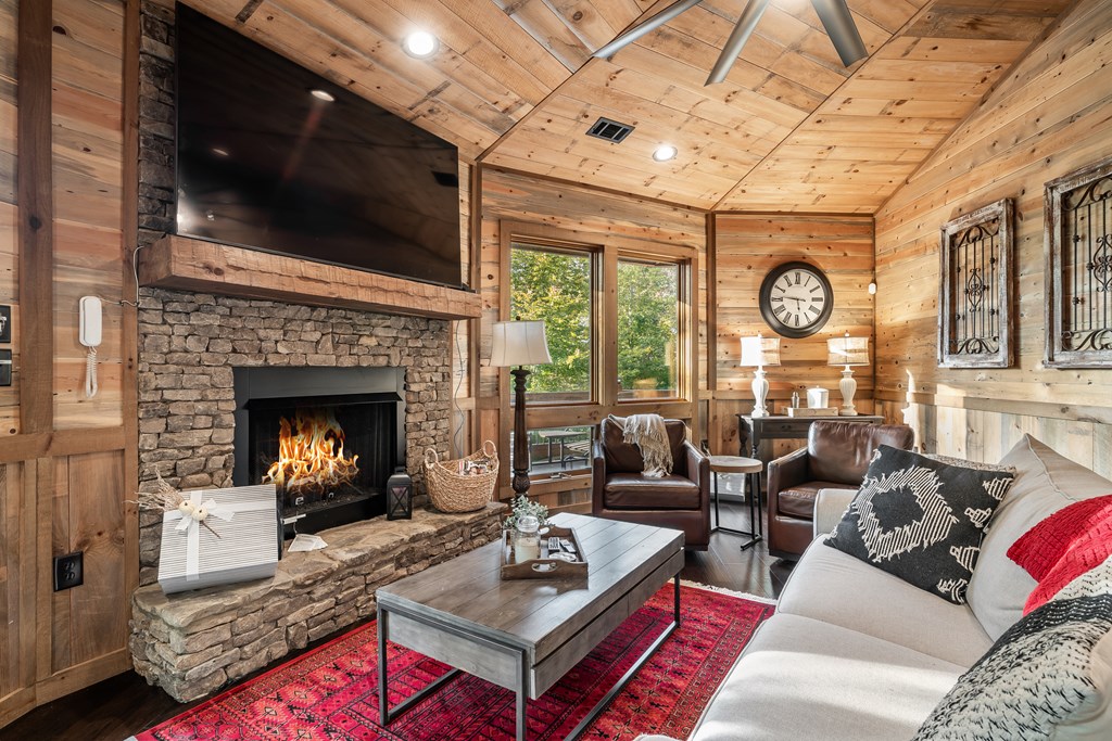 419592 Blue Ridge Residential