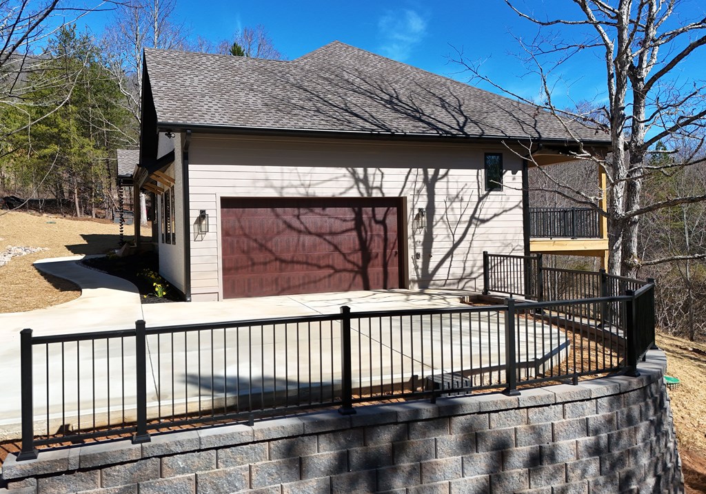 419612 Young Harris Residential