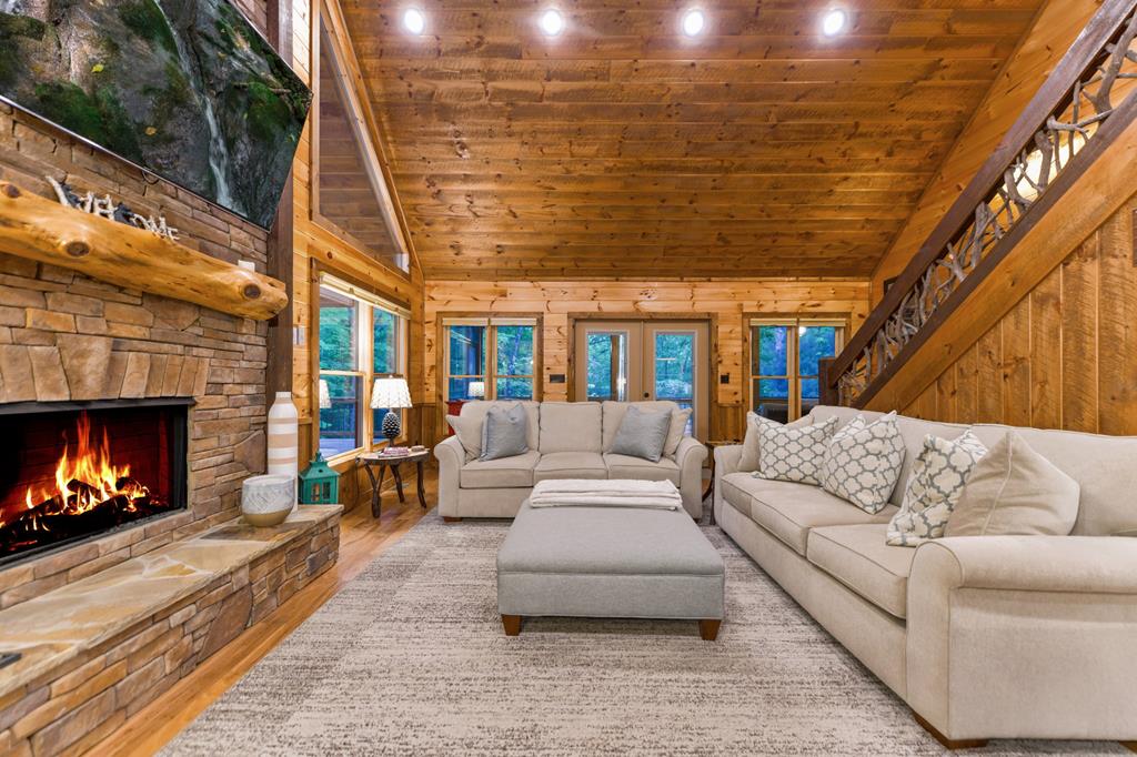 419674 Mineral Bluff Residential