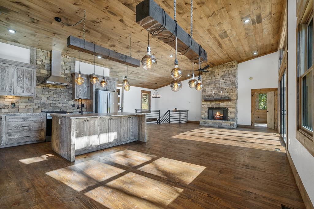 419676 Mineral Bluff Residential