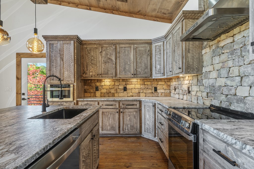 419676 Mineral Bluff Residential