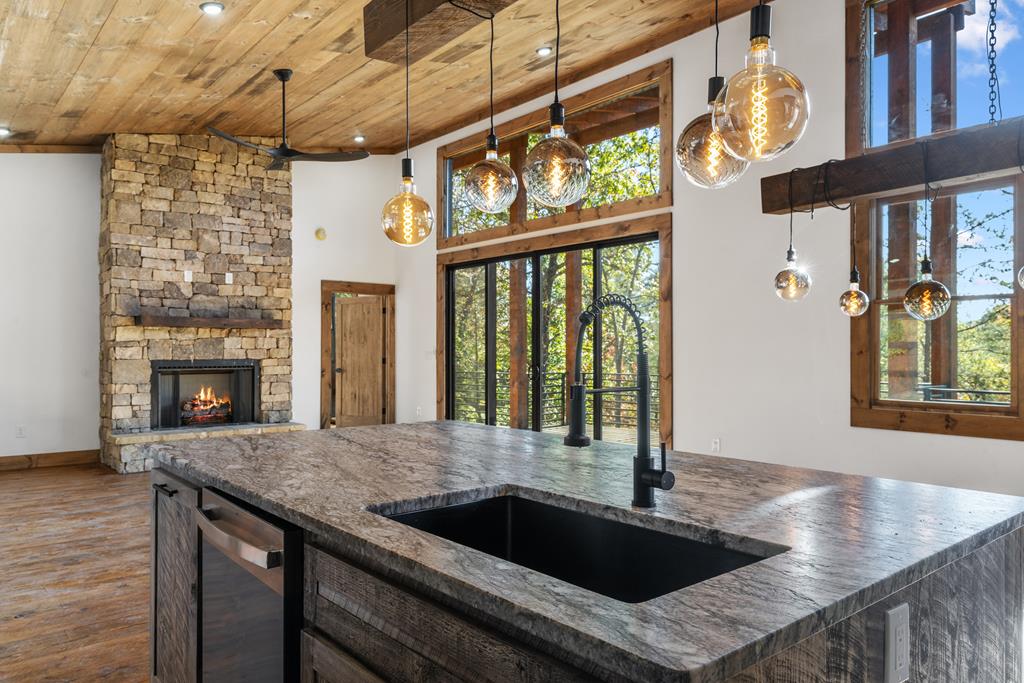 419676 Mineral Bluff Residential