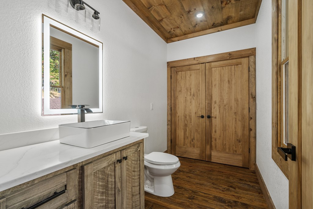 419676 Mineral Bluff Residential