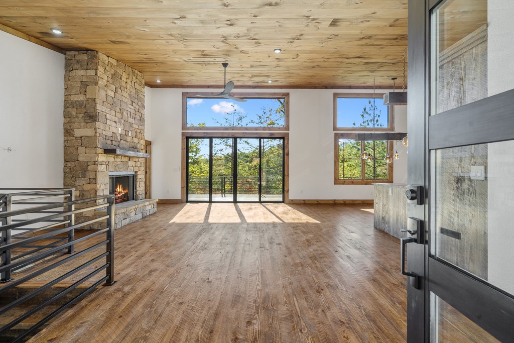 419676 Mineral Bluff Residential