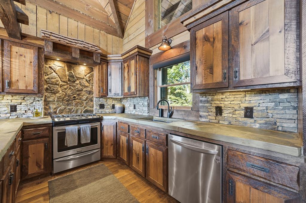 419712 Blue Ridge Residential