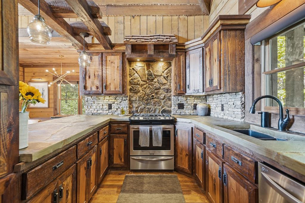 419712 Blue Ridge Residential