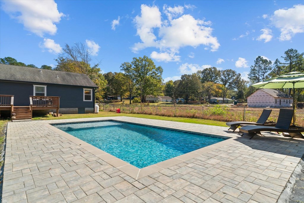 419803 Chatsworth Residential