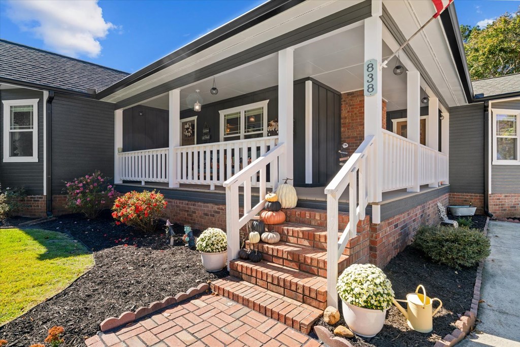 419803 Chatsworth Residential