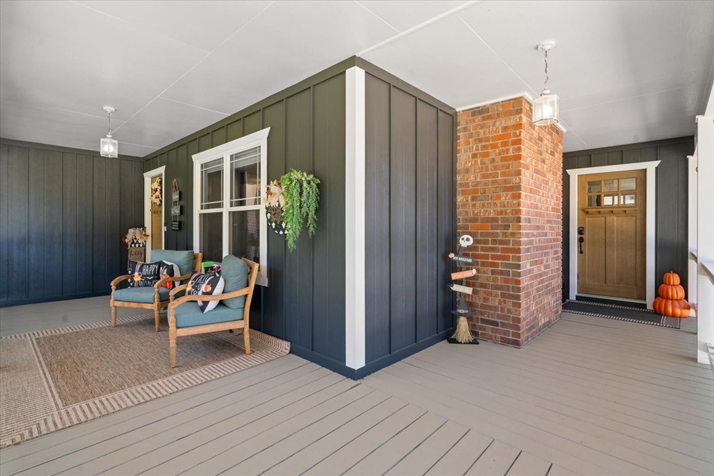 419803 Chatsworth Residential