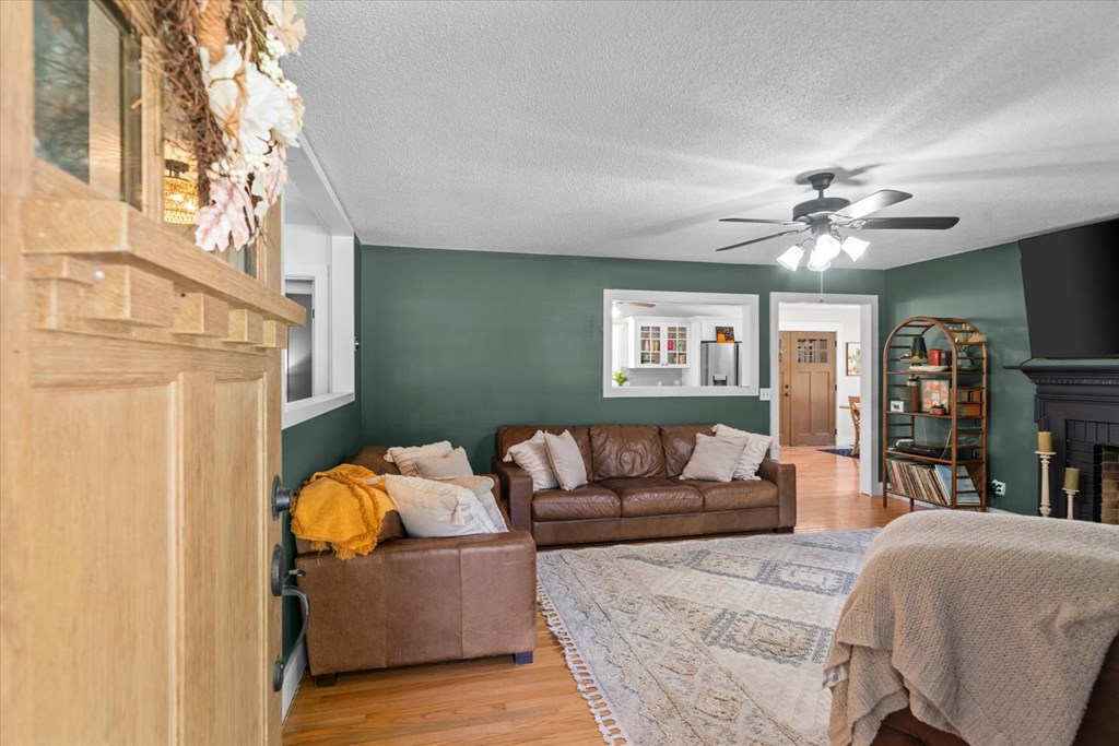 419803 Chatsworth Residential