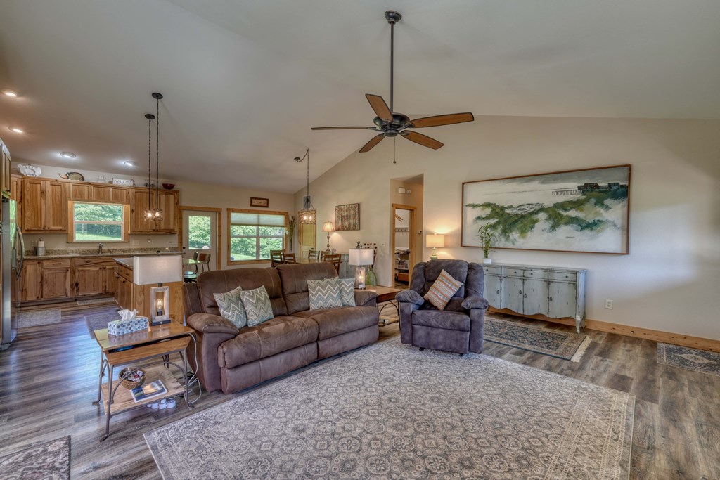 419922 Hayesville Residential