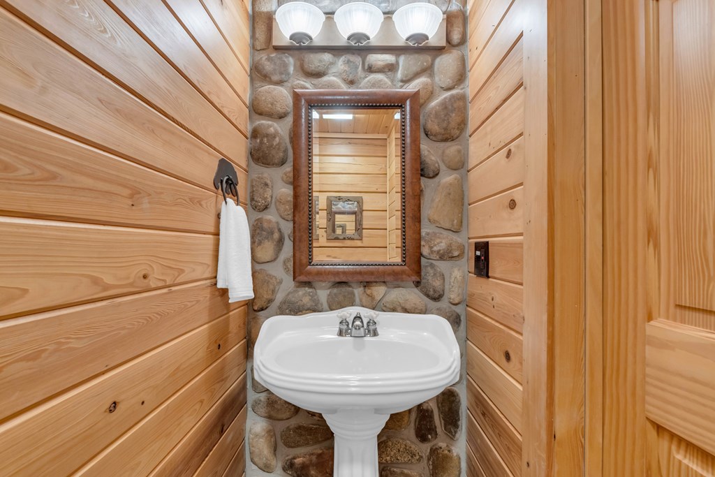 419948 Hiawassee Residential