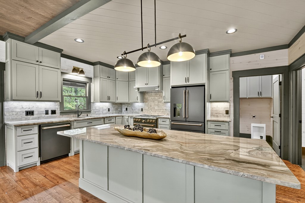 420094 Mineral Bluff Residential