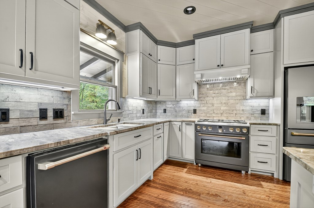 420094 Mineral Bluff Residential