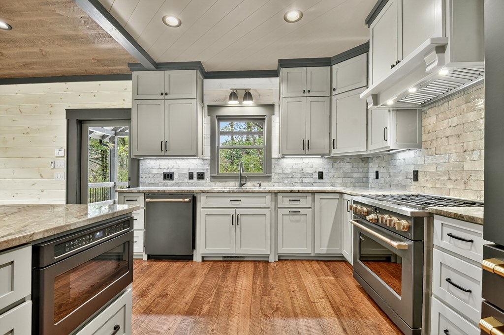 420094 Mineral Bluff Residential