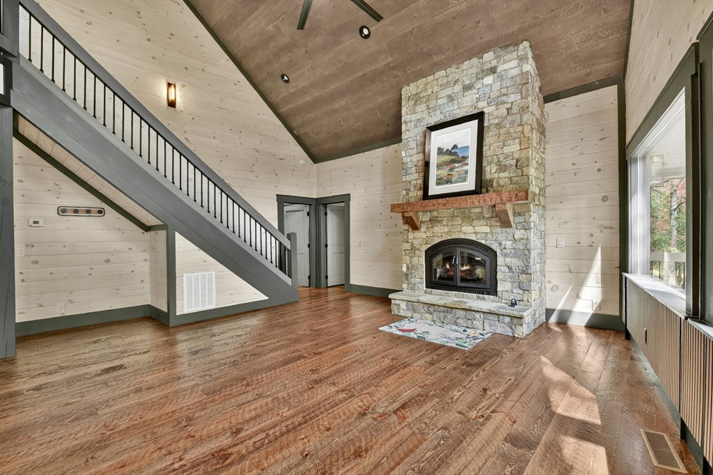 420094 Mineral Bluff Residential