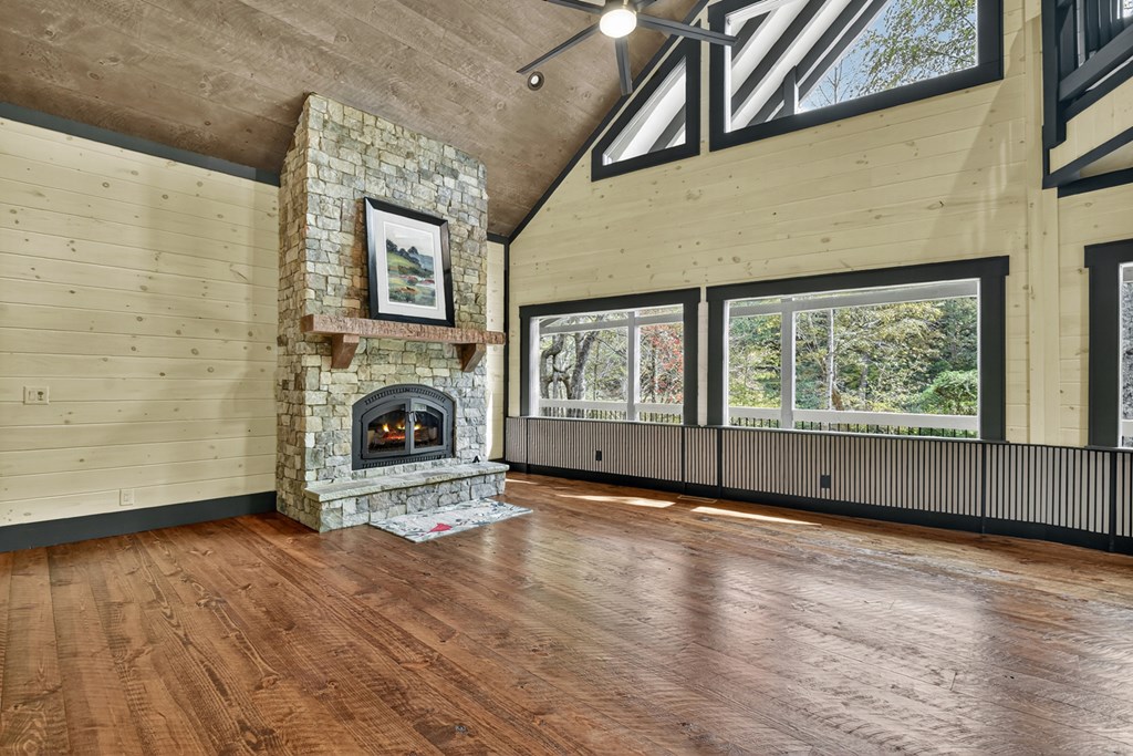 420094 Mineral Bluff Residential