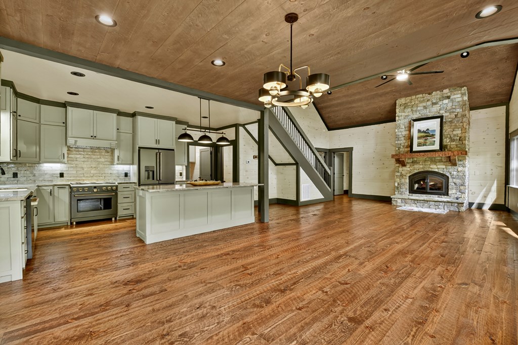 420094 Mineral Bluff Residential