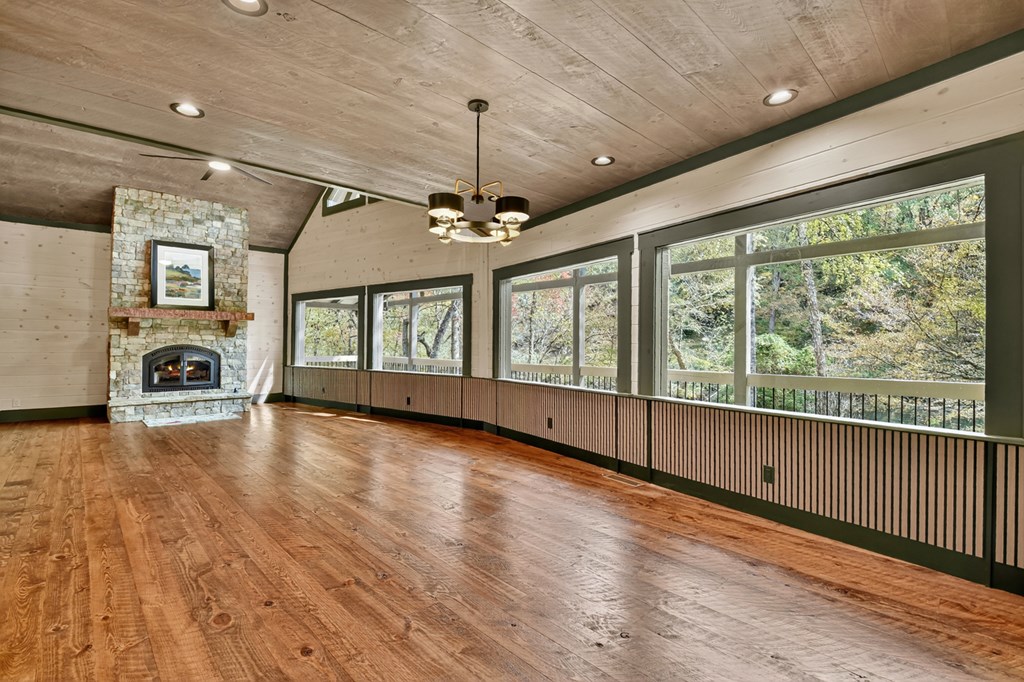 420094 Mineral Bluff Residential