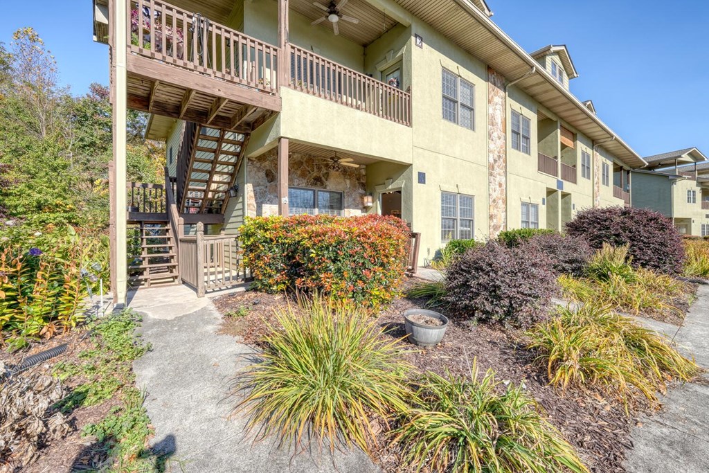 420141 Young Harris Residential