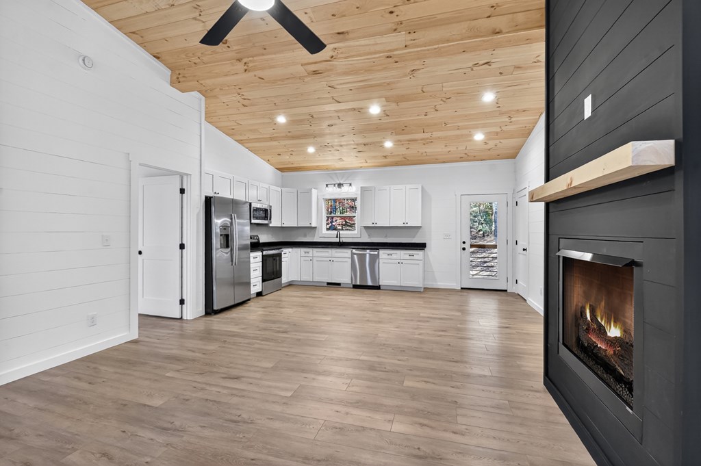 420225 Morganton Residential