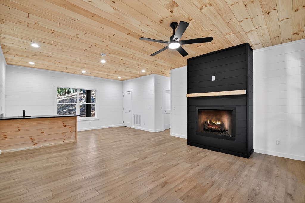 420225 Morganton Residential