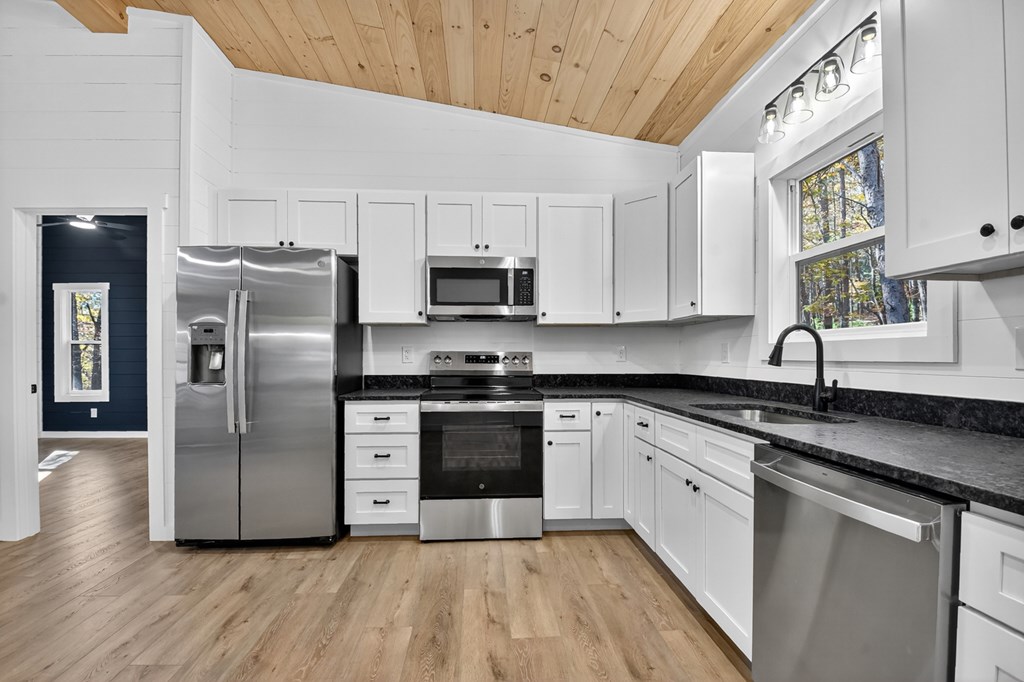 420225 Morganton Residential