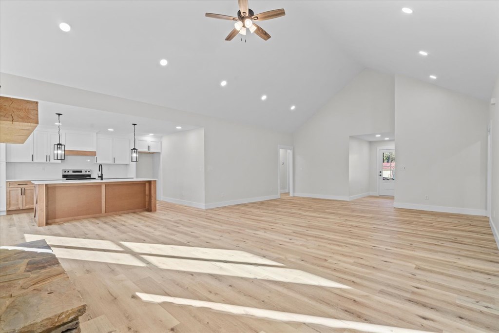 420236 Chatsworth Residential