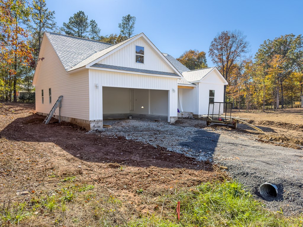 420236 Chatsworth Residential