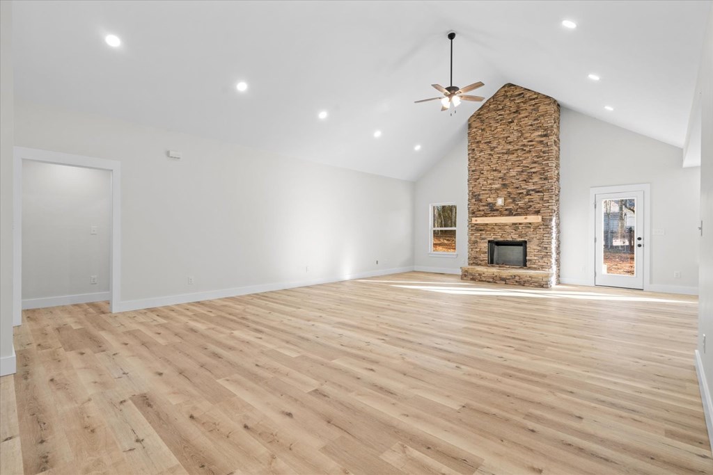 420236 Chatsworth Residential