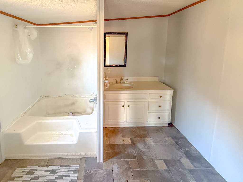 420266 Chatsworth Residential