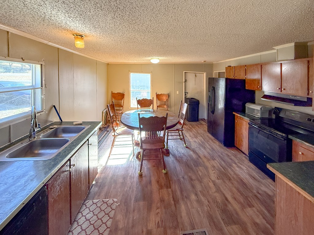 420266 Chatsworth Residential