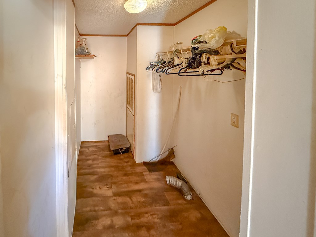 420266 Chatsworth Residential