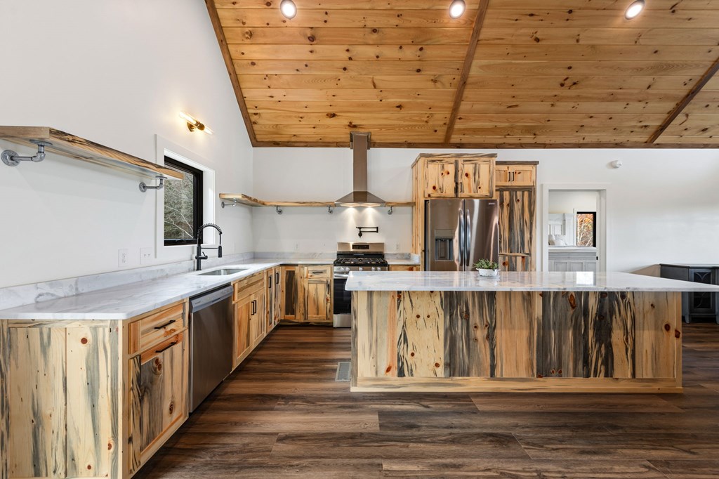 420311 Mineral Bluff Residential