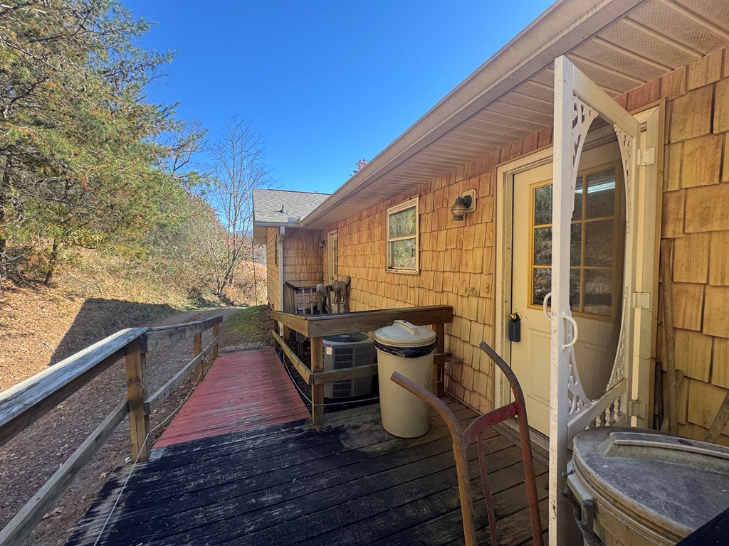 420347 Hayesville Residential