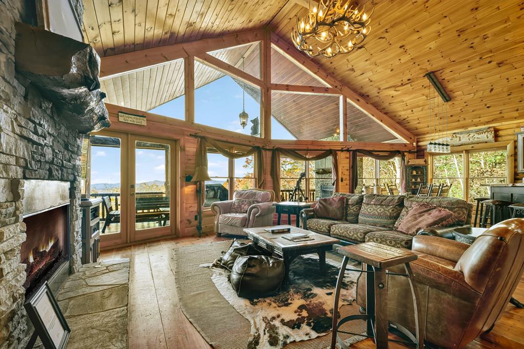 420350 Mineral Bluff Residential