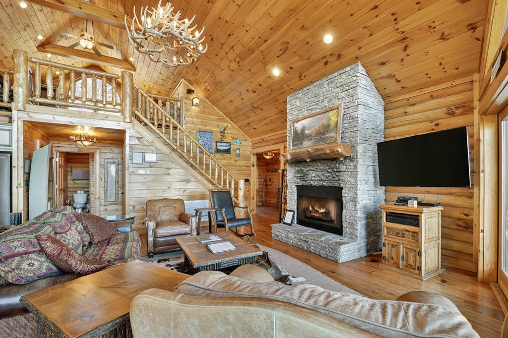 420350 Mineral Bluff Residential