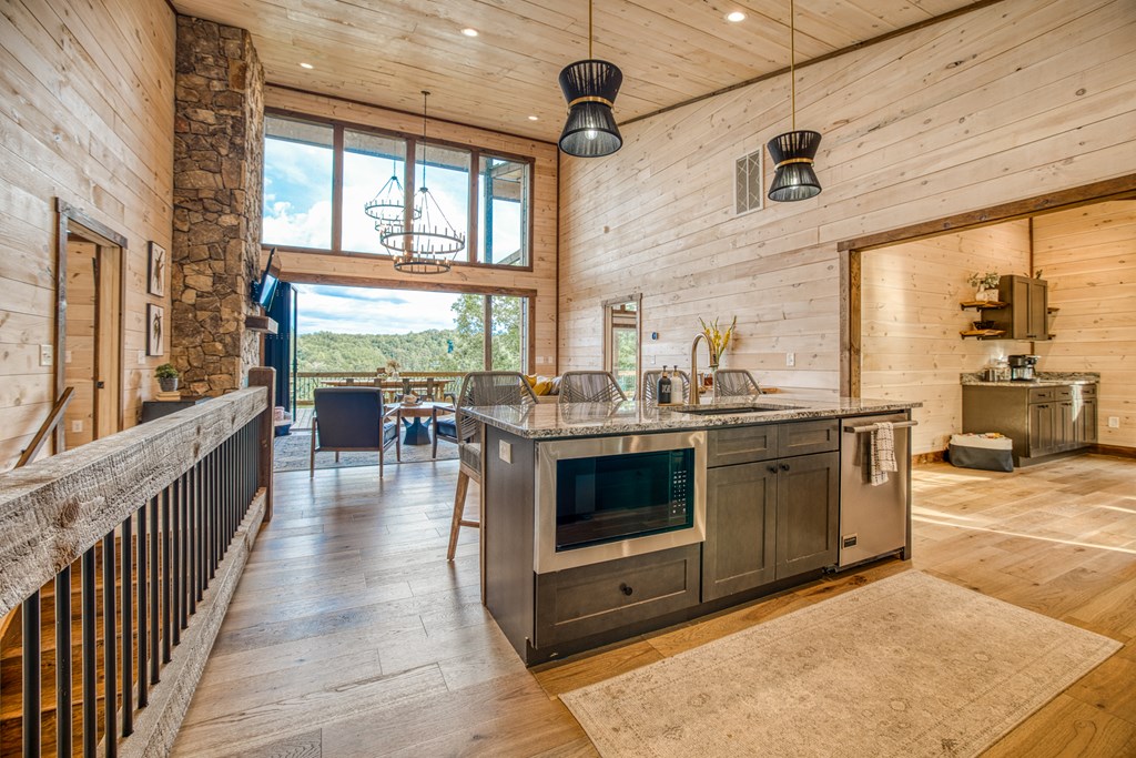 420363 Mineral Bluff Residential