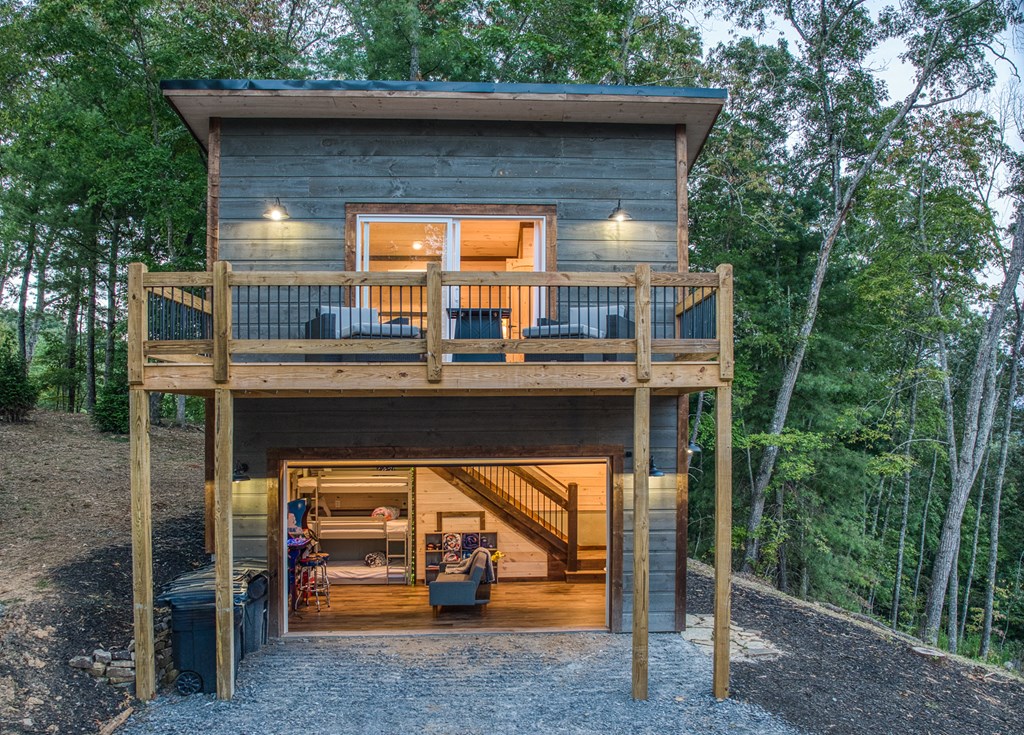 420363 Mineral Bluff Residential