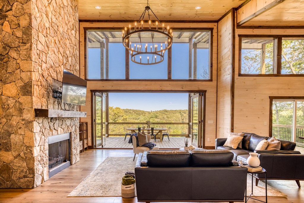 420364 Mineral Bluff Residential