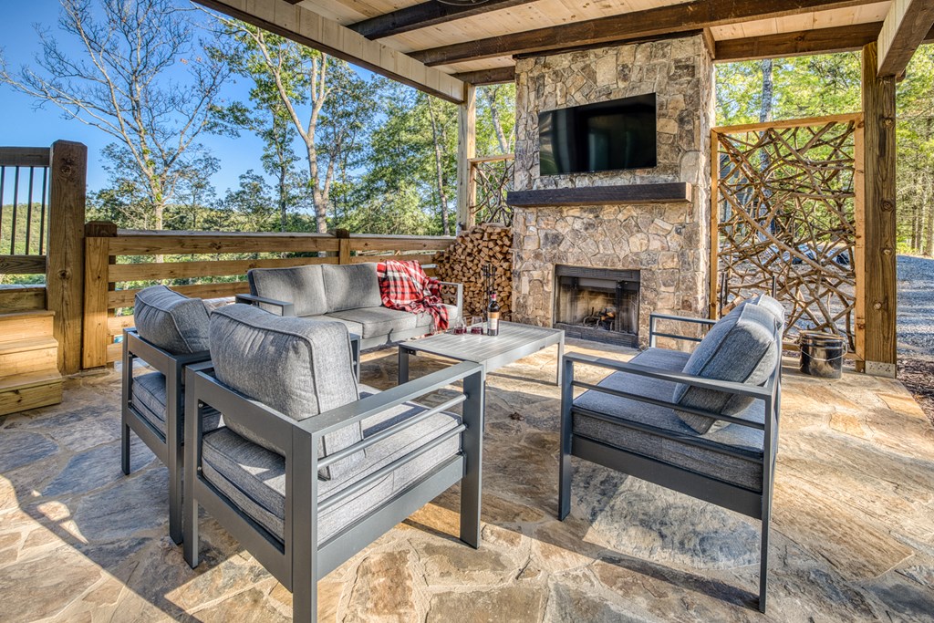 420364 Mineral Bluff Residential