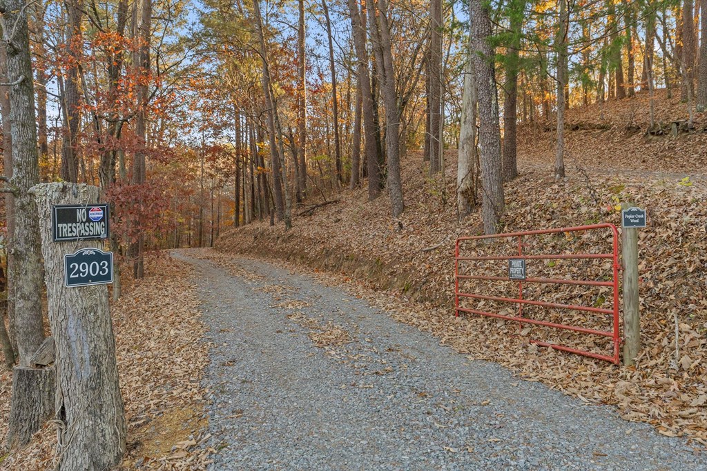 420382 Chatsworth Residential