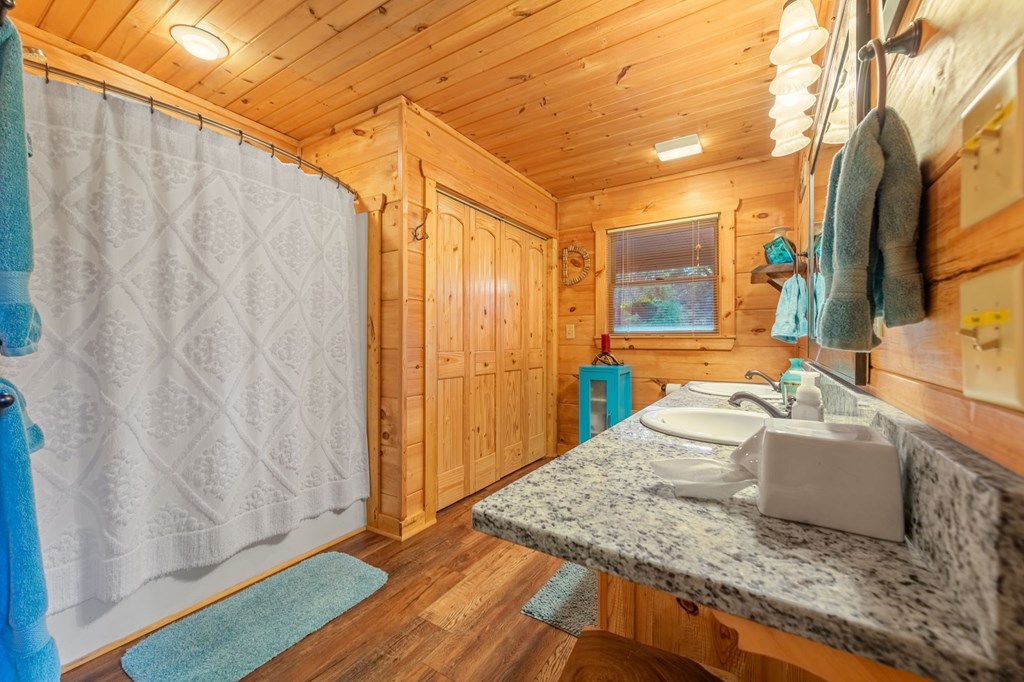 420439 Blue Ridge Residential