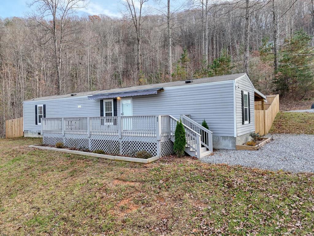 420447 Hayesville 